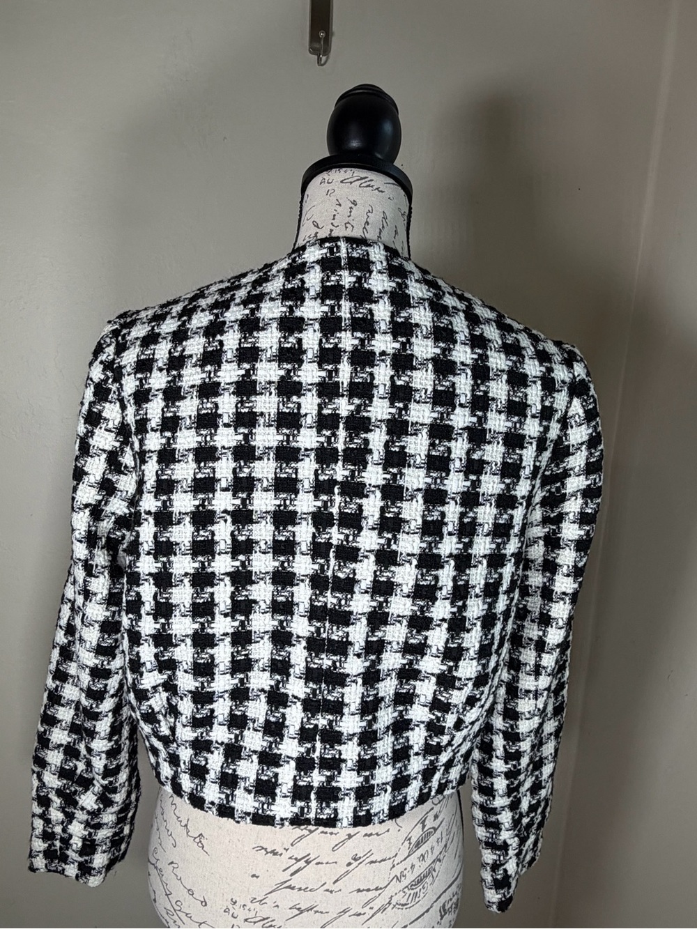 T Tahari Black & White Houndstooth Cropped Jacket - Picture 4 of 11
